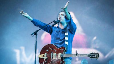 Gary Lightbody from Snow Patrol performs live on Day 2 of the Isle of Wight Festival 2021, Seaclose Park, Newport, Isle of Wight . Picture date: Saturday 18th September 2021. Photo credit should read: David Jensen/EMPICS Entertainment
Picture by: David Jensen/EMPICS Entertainment