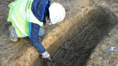 Excavating the remains of the crucified man in 2017 at Fenstanton, Cambridgeshire
CREDIT ALBION ARCHAEOLOGY