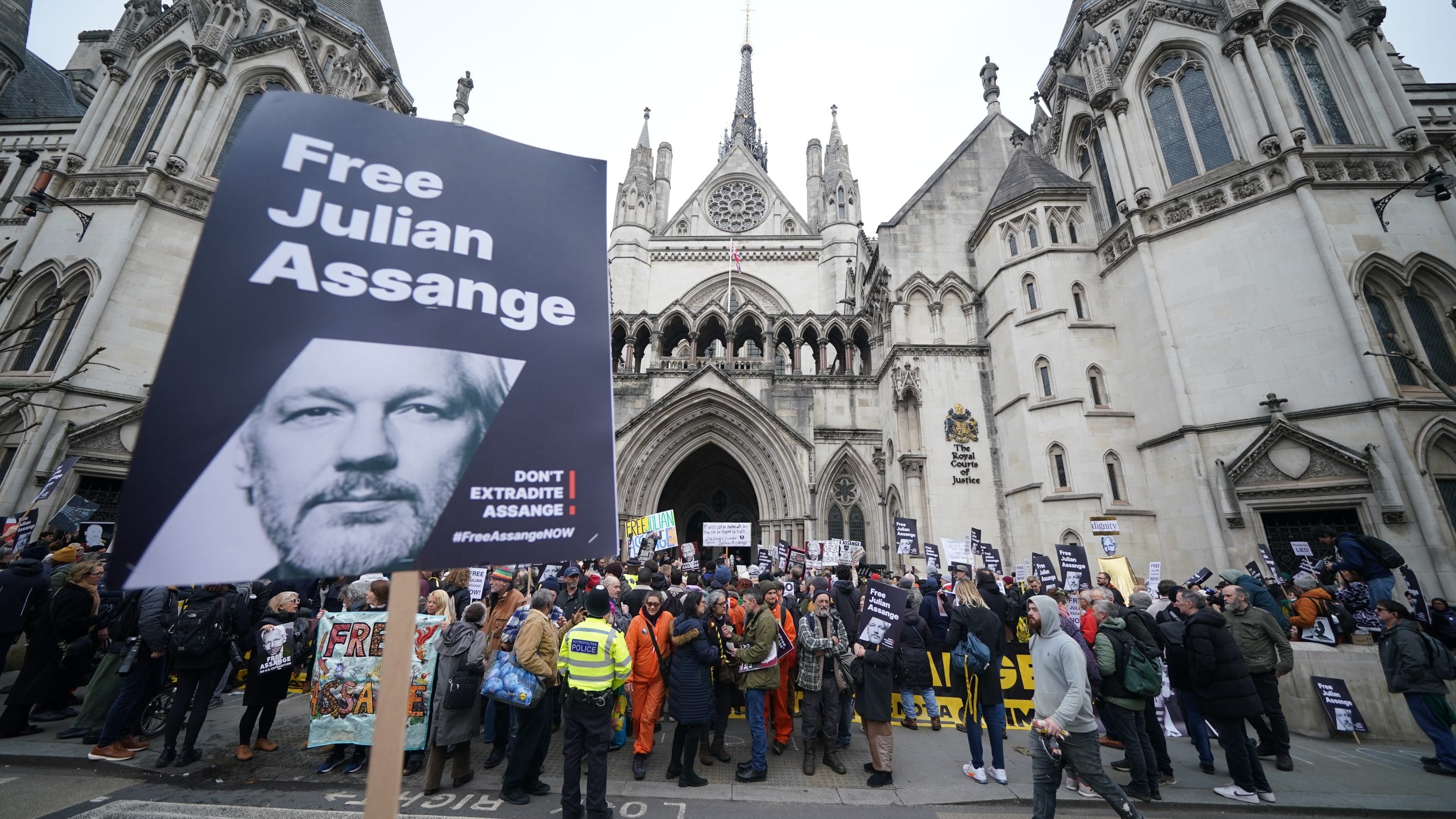 WikiLeaks Founder Julian Assange Faces Further Wait As High Court US ...