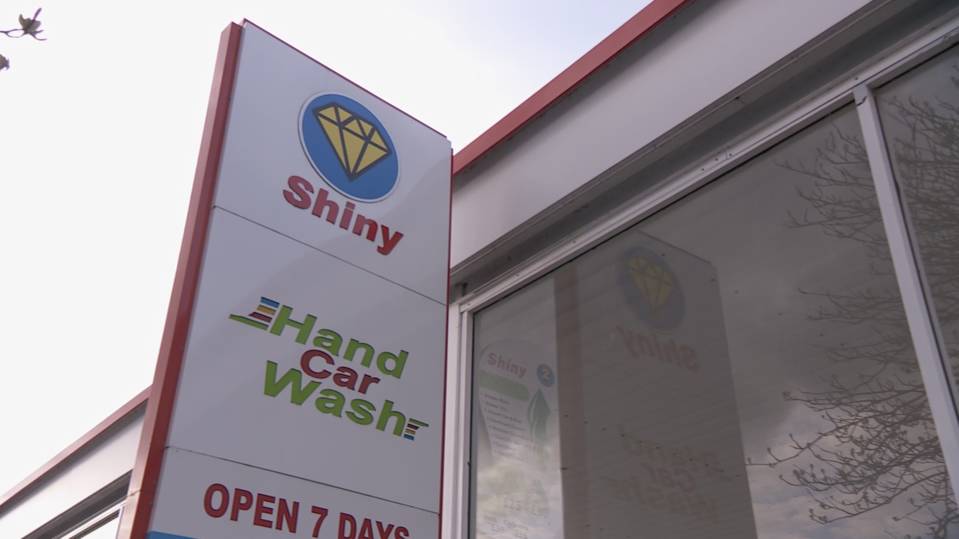 Car wash 'slaves' forced protect hands from chemicals with supermarket gloves | Border - Vimarsana News