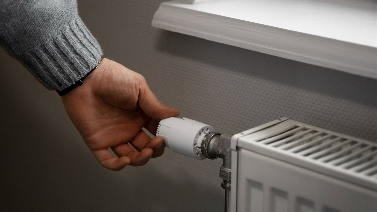 One in four fear having to turn off heating this winter amid rising ...