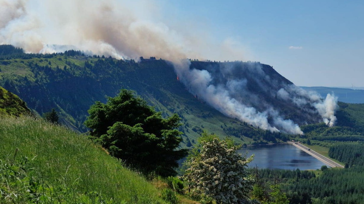 Rhigos Mountain Road reopens as large wildfire destroys area size