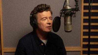 Rick Astley re-records hit 'Never Gonna Give You Up' with wrong lyrics ...