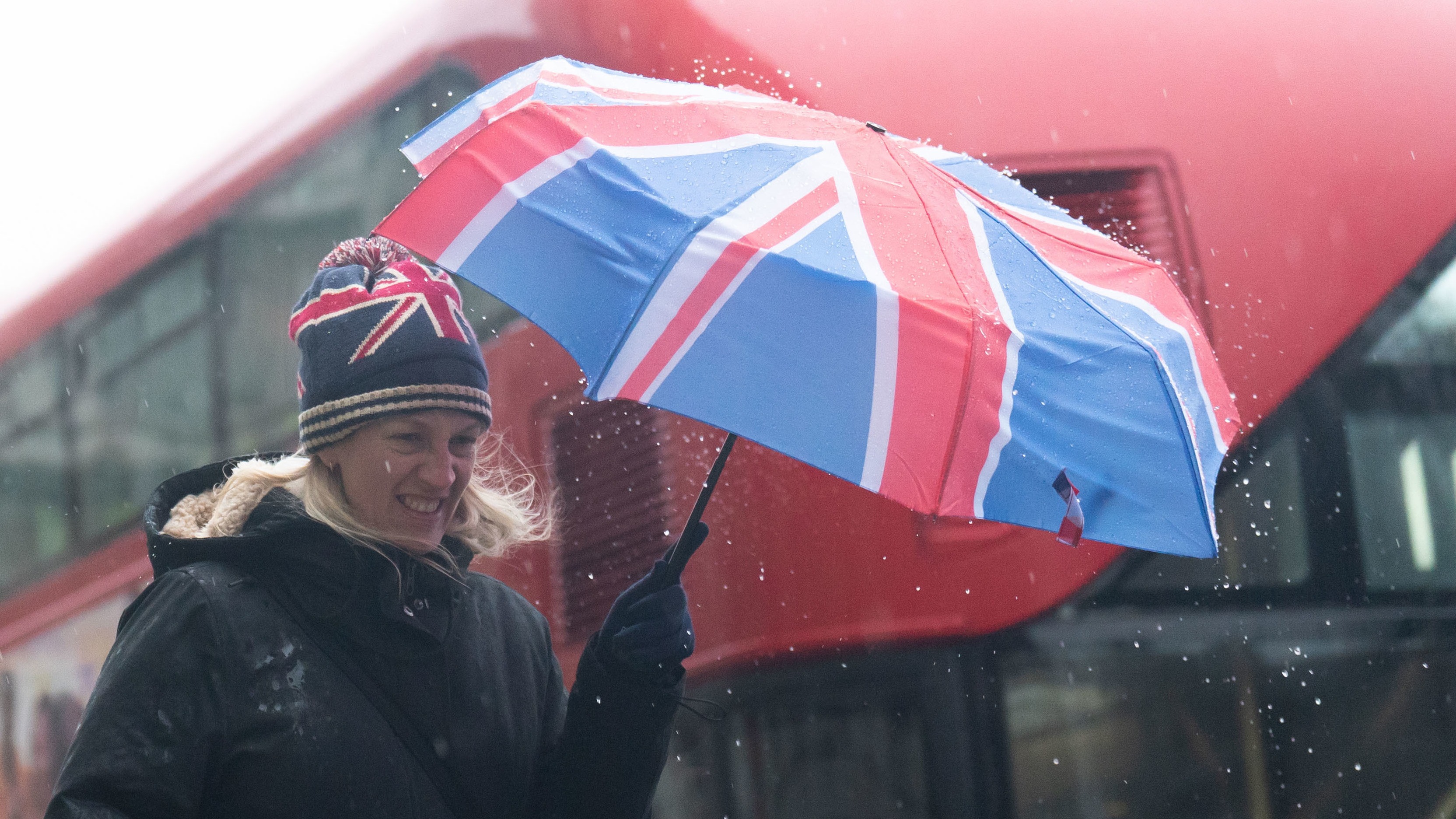 Met Office Yellow Weather Warning Wind Gusts Of Up To 70mph Set To Sweep Uk Itv News