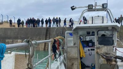 Angry mob turns away Jersey fisherman in Carteret.
