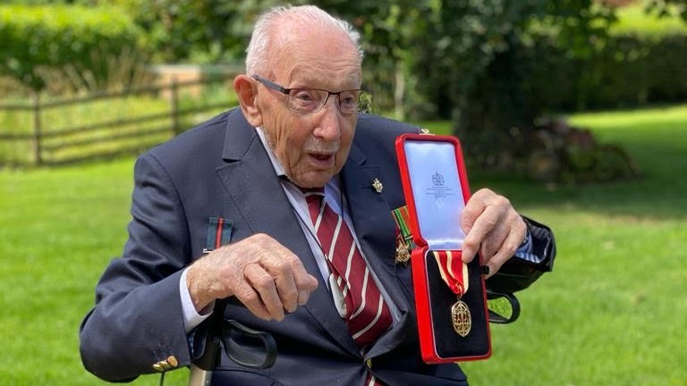 It Was Magic Captain Sir Tom Moore Talks To Itv News Anglia About The Moment He Was Knighted By The Queen Anglia Itv News