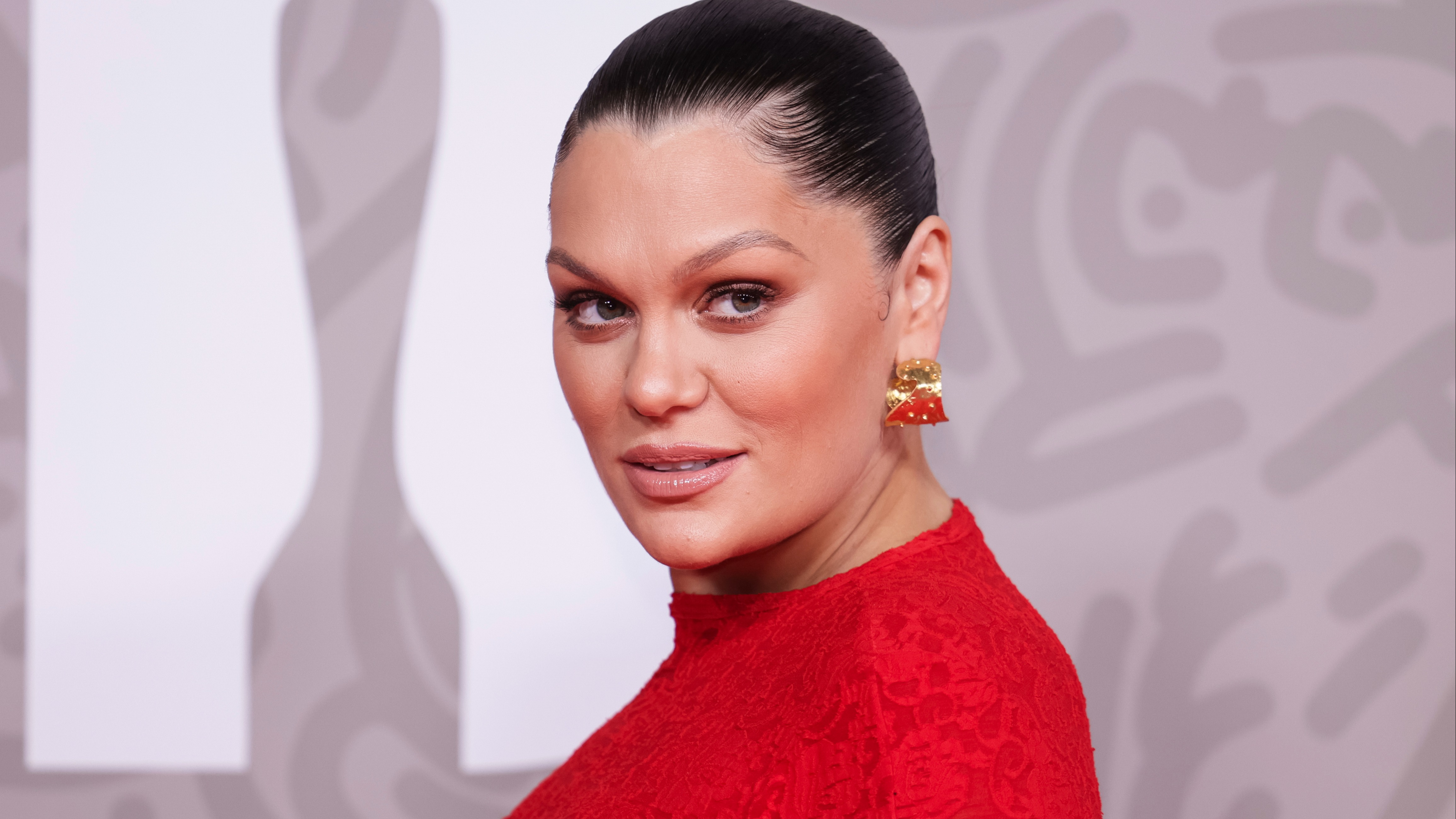 Jessie J postpones tour as she continues treatment for breast cancer