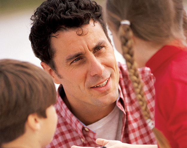 Father-helps-arguing-preschoolers