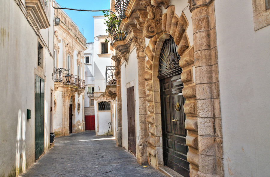 Glimpse of an alley in Martina Franca with houses in the foreground