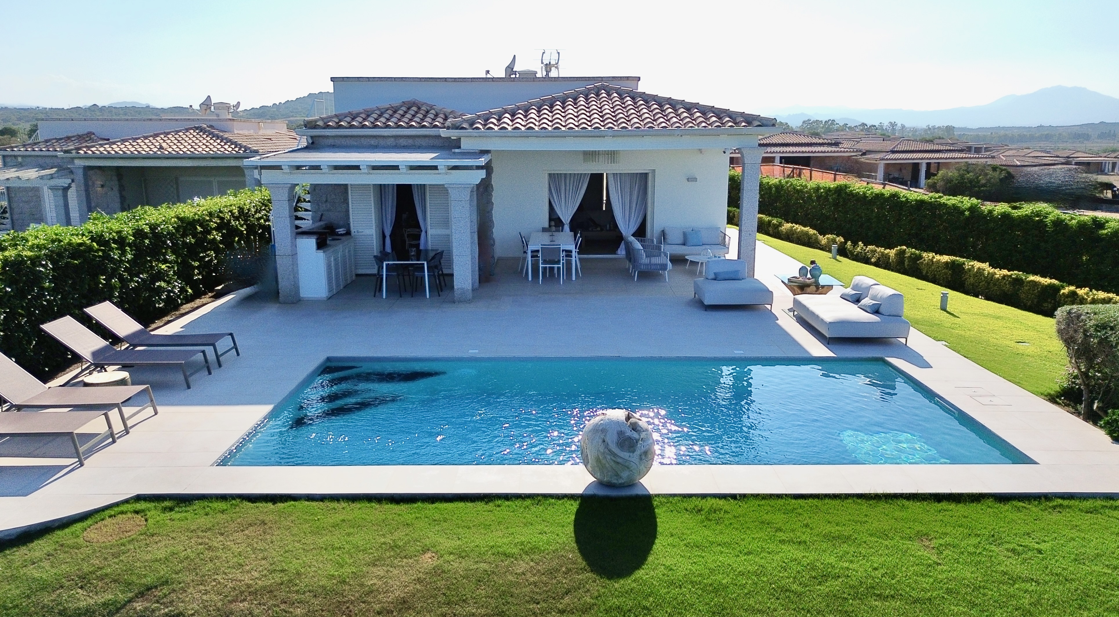 The exteriors of an exclusive pool villa in Sardinia, managed by Wonderful Italy