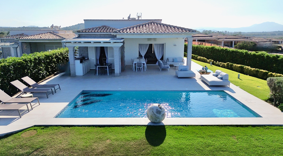 The exteriors of an exclusive pool villa in Sardinia, managed by Wonderful Italy