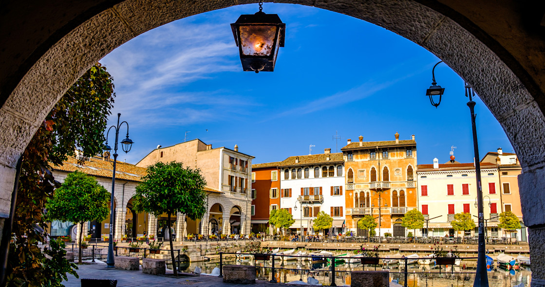 Glimpse of the town of Desenzano del Garda