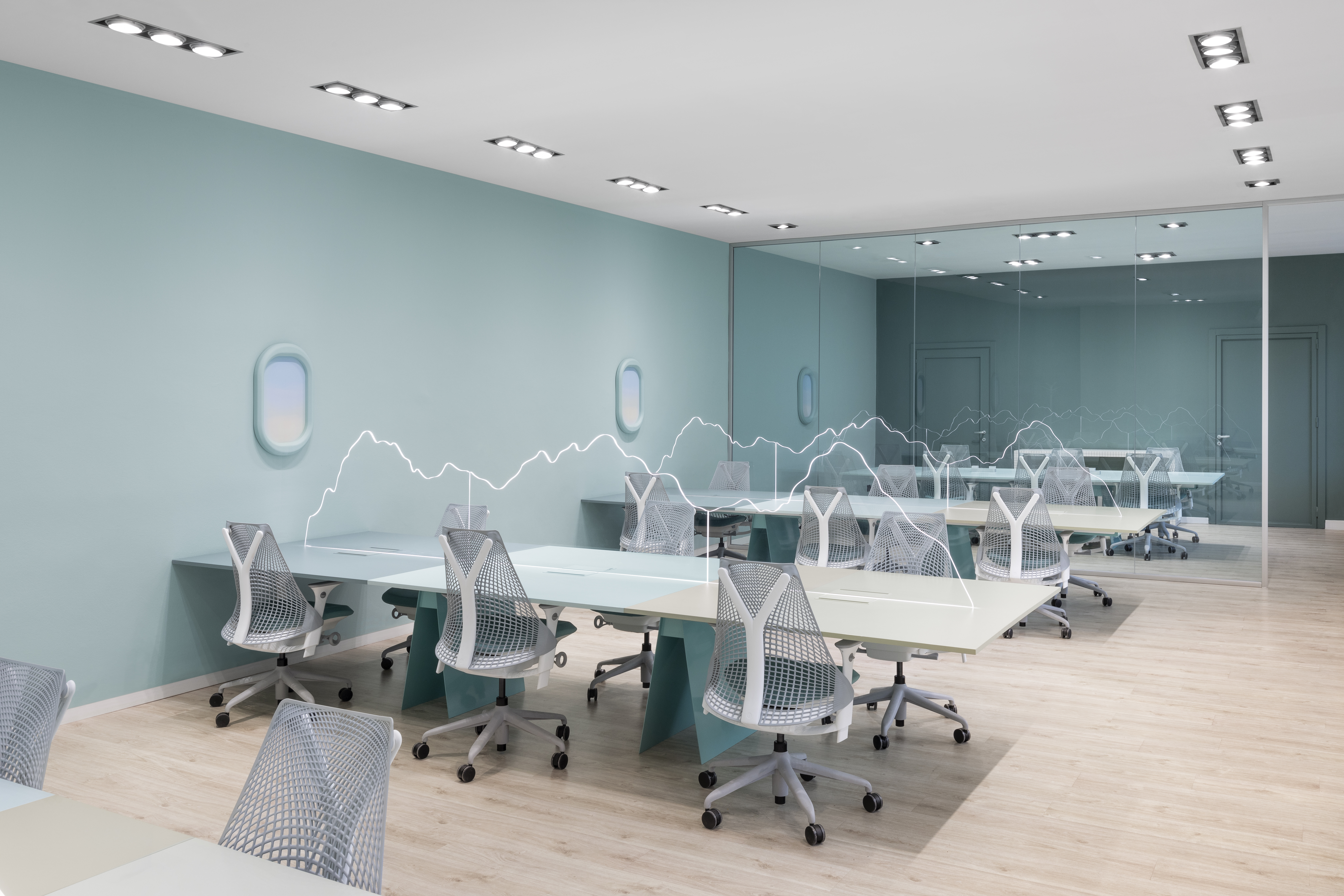 Alcune postazioni di lavoro nell'ufficio di Wonderful Italy a Milano