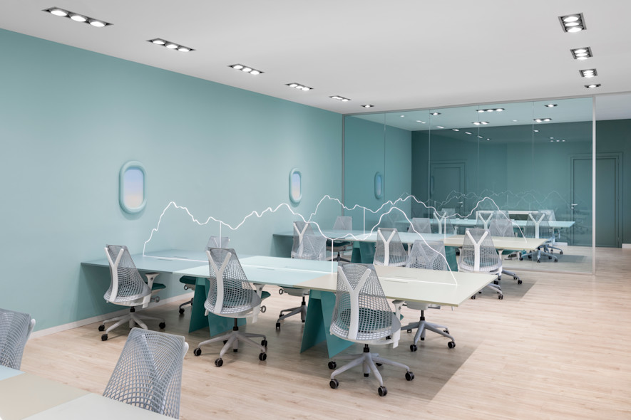Alcune postazioni di lavoro nell'ufficio di Wonderful Italy a Milano
