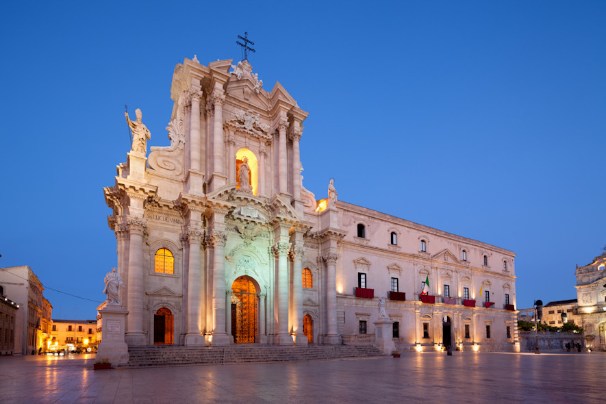 The Cattedrale Metropolitana della Natività di Maria Santissima in Siracusa, photographed at night