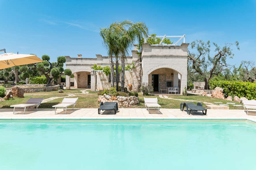 Exterior of a villa with swimming pool in Puglia