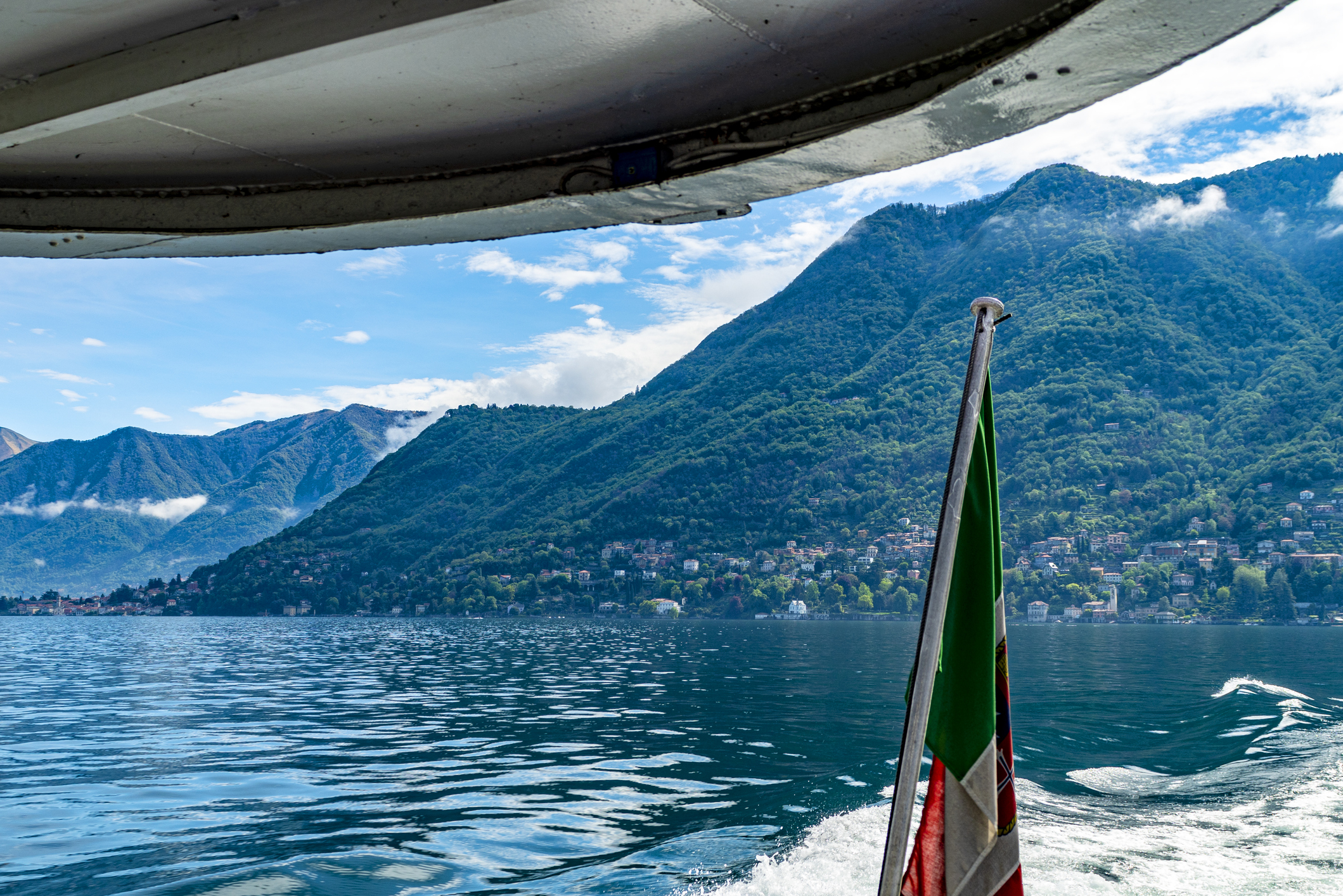 Lezzeno sul Lago di Como visti da una barca