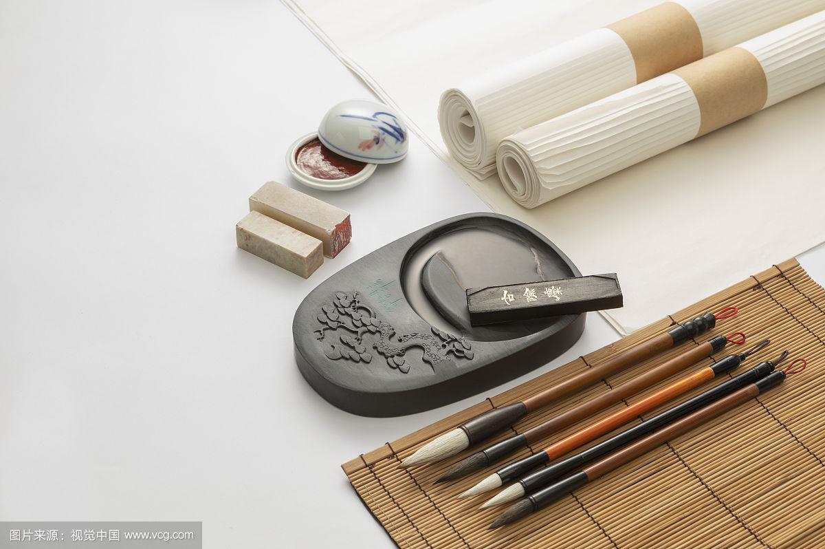 文房四宝，是中国传统文化中备受推崇的书法绘画工具，包括笔、墨、纸 