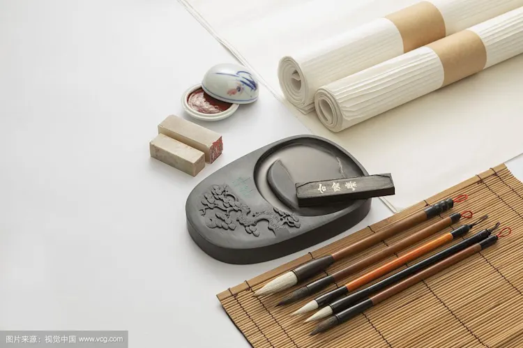 文房四宝，是中国传统文化中备受推崇的书法绘画工具，包括笔、墨、纸