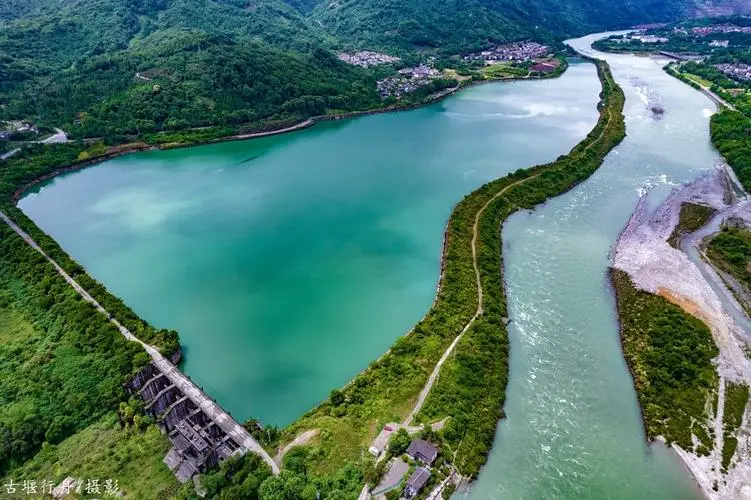 都江堰：古代中国水利工程的奇迹与智慧