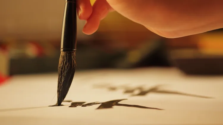 毛笔，作为中国传统文化的瑰宝，承载着千百年来书法绘画的文化底蕴。