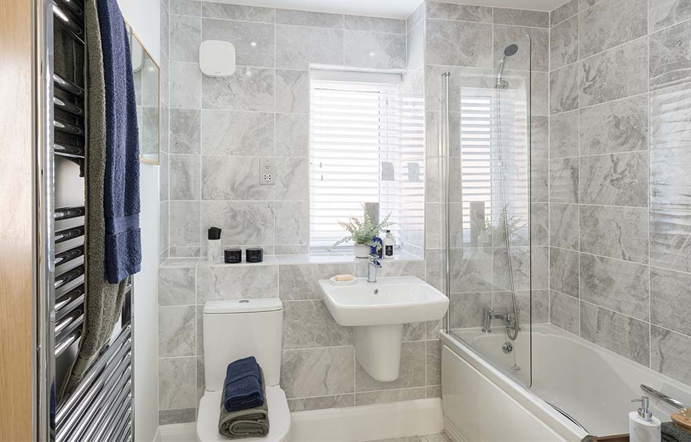 persona-homes-waterloo-sidings-homes-for-sale-halton-moor-glin-bathroom