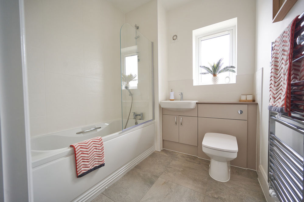 longstone manor hadston-4-bed-new-home bathroom