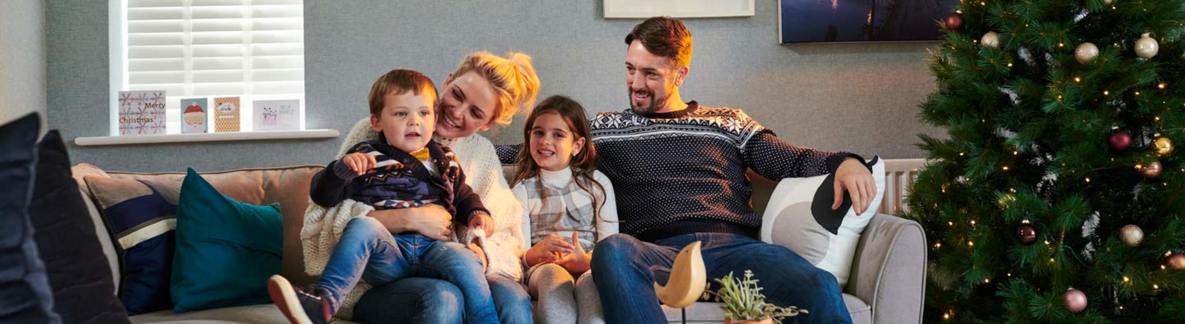 2273-Christmas-family-picture-