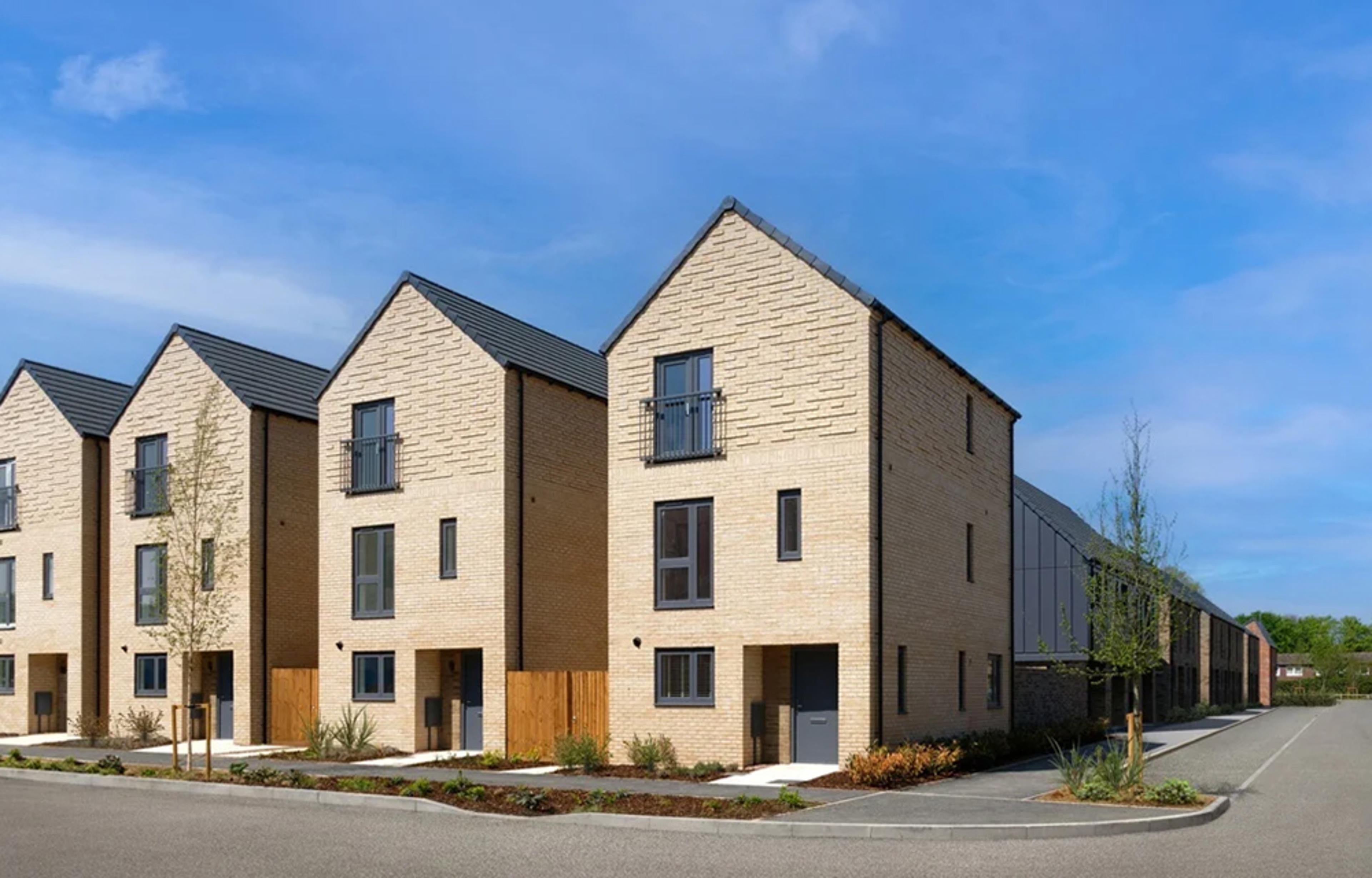 persona-homes-stirling-fields-street-scene-2