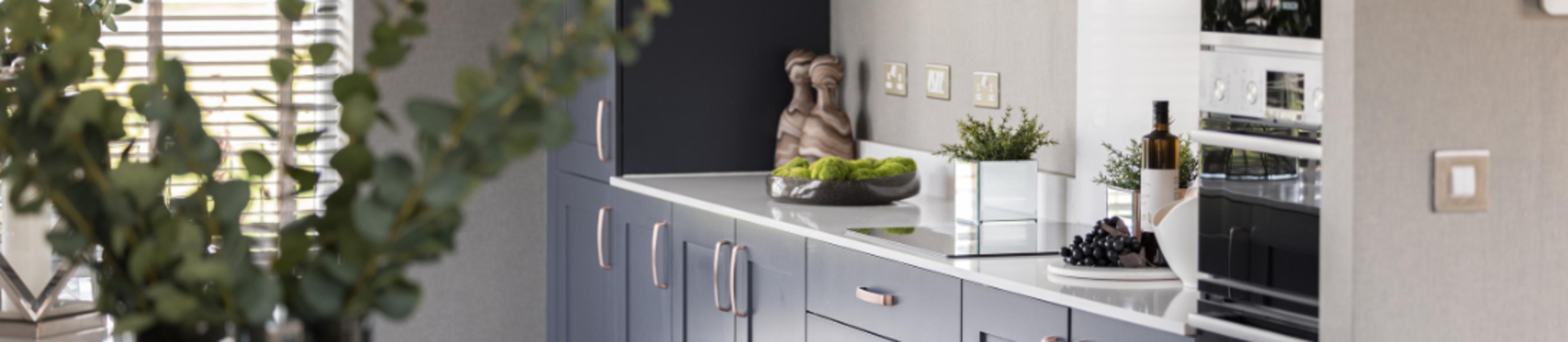 Double image > 8989 Watling Gange kitchen