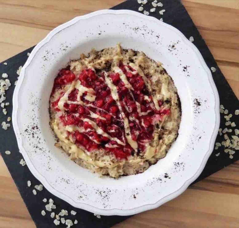 Rice flake porridge with raspberry sauce – Low-FODMAP recipe