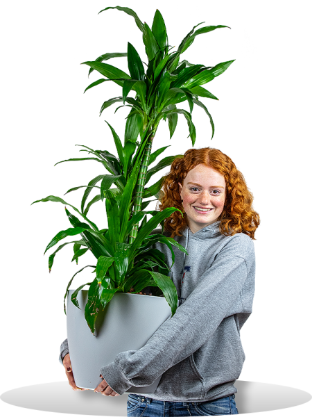Rivka Meelis staand met plant