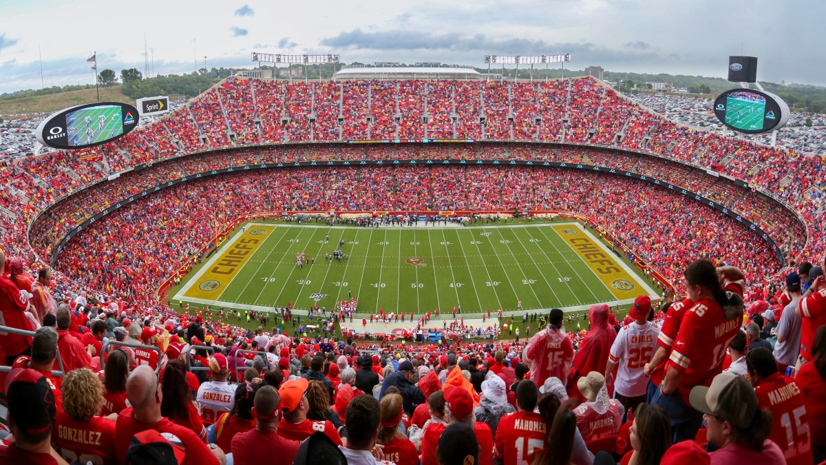 Los Angeles Chargers at Kansas City Chiefs predictions, picks for