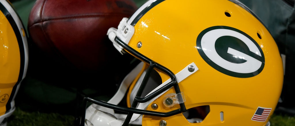 r-nfl-gb-packers-helmet-2018.jpg