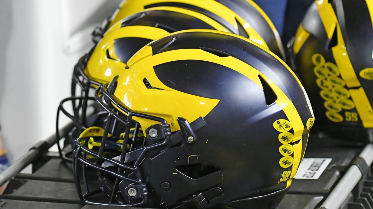 ecu yellow 3  Football helmet design, Football helmets, Cool football  helmets