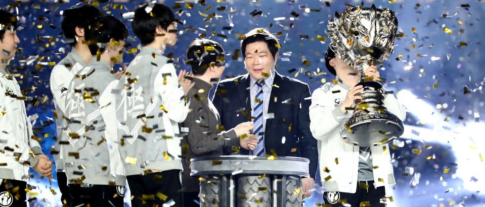 DAMWON Gaming defeats Suning and win Worlds 2020 - League of Legends