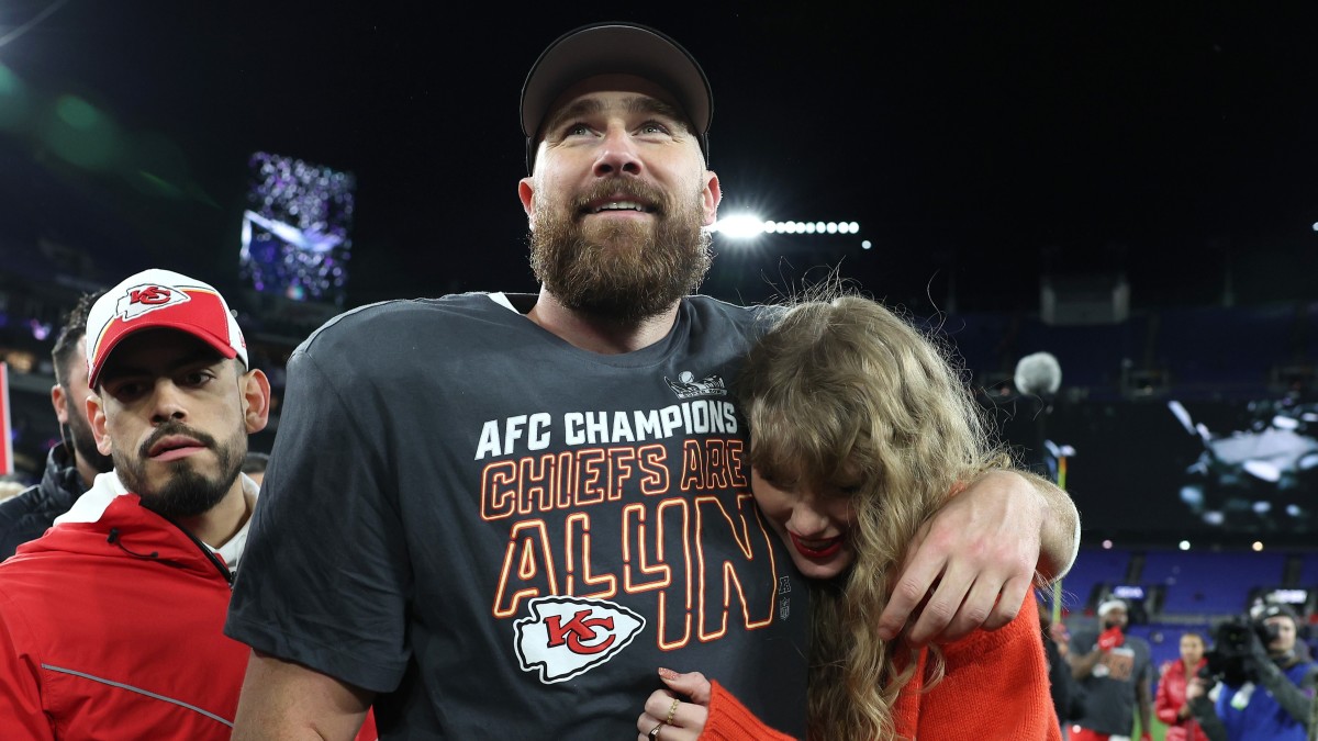 Taylor Swift wears Travis Kelce's AFC championship hat after