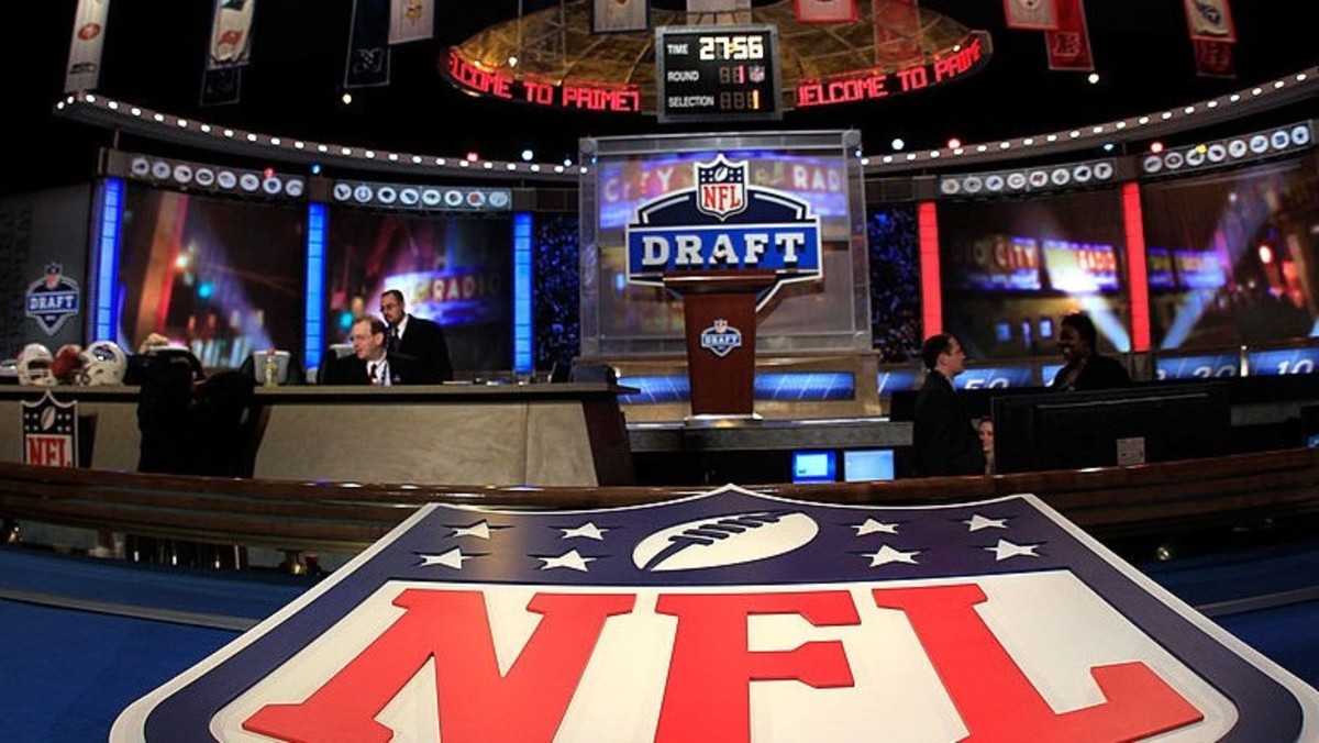 2022 NFL Draft Odds: How Many Wide Receivers Will Be Selected in the First  Round?