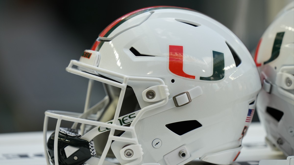 Miami Hurricanes bring back black jerseys vs. North Carolina Tar Heels