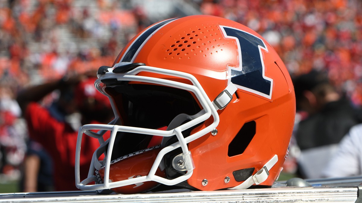 Pick against the spread, over/under for Illinois-Michigan on