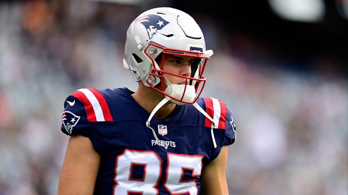 Miami Dolphins vs. New England Patriots Same-Game Parlay: Targeting Hunter  Henry, Jaylen Waddle on SNF