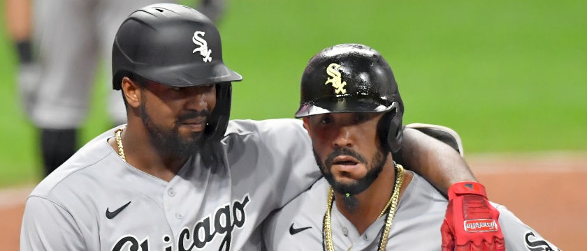 Jose Abreu hits another dinger, is still amazing 