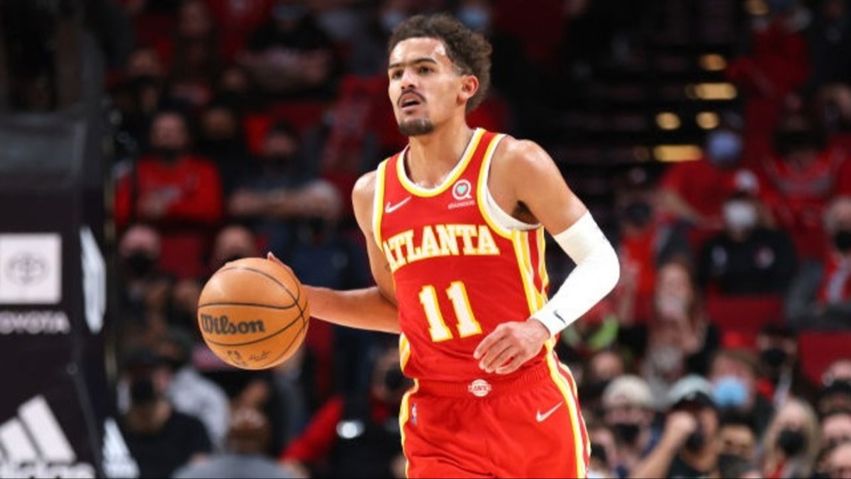 Trae Young Hawks dribble
