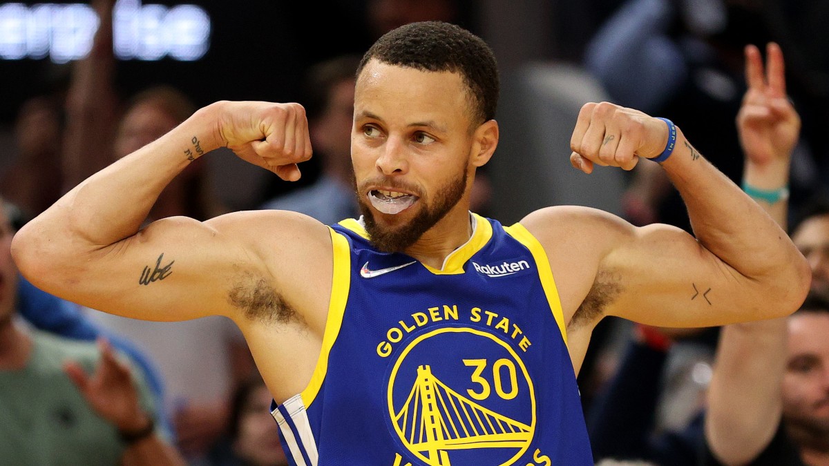 Warriors Steph Curry Flexing