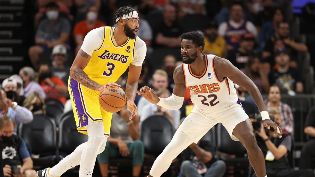 Anthony Davis Lakers defended by Deandre Ayton Suns
