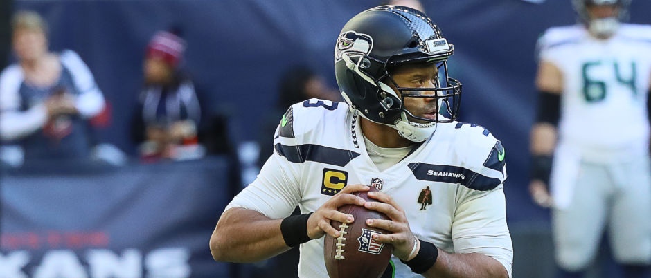 Russell Wilson Seahawks Roll Out