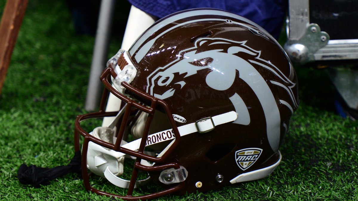 PHOTOS: Western Michigan getting new helmets - Footballscoop