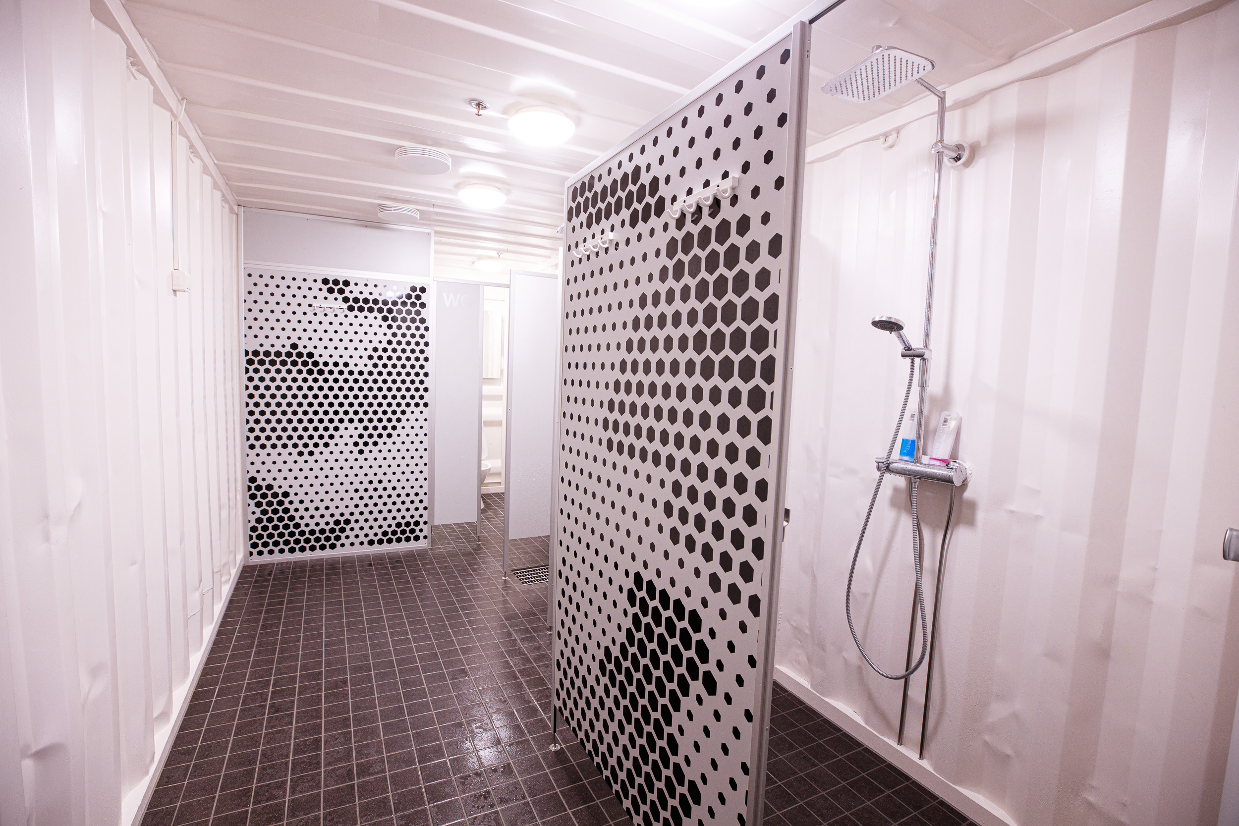 Tilaussaunan suihkutilat