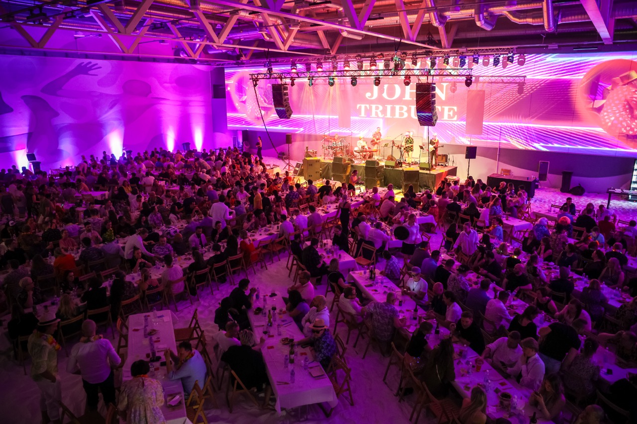 Show & Dinner on the Beach