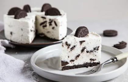 creamy-no-bake-cheesecake-with-chocolate-cookies-2023-11-27-05-05-27-utc (1)